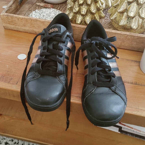 Adidas leather Tennis Shoes - Picture 3 of 5